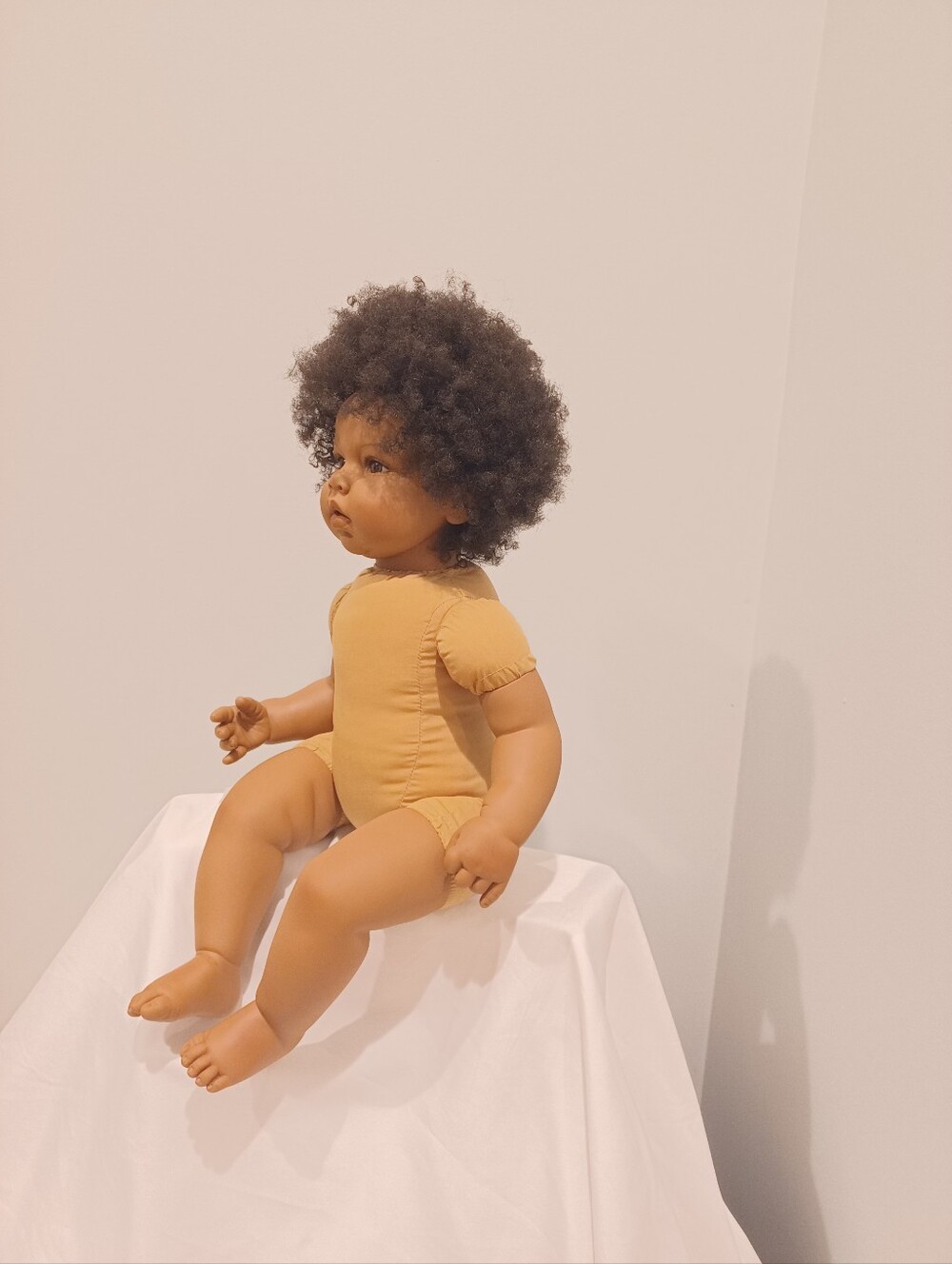 Lee Middleton Classic Brown Baby Doll with Curly Hair - Picture 5 of 8